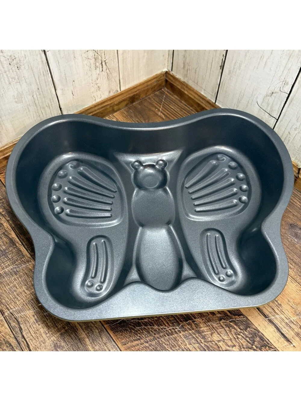 Avocado Green Decorative Non-Stick Butterfly Cake Pan Aluminum Bug Birthday